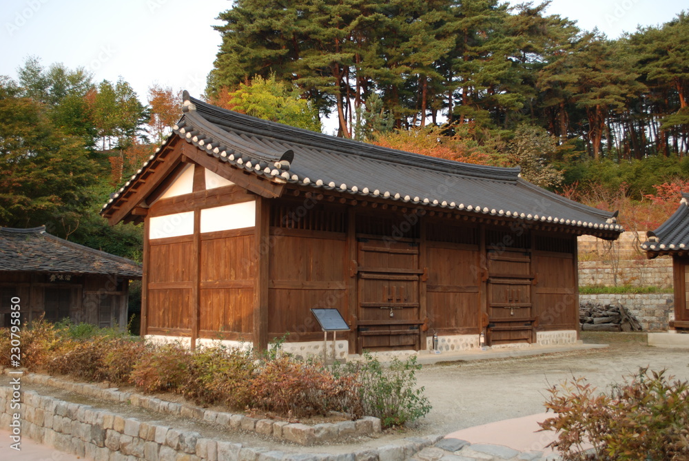 An old house of  Seongyojang