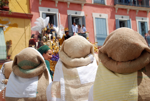 MISTERIO DE LAS NEGACIONES DE PEDRO. HERMANDAD DEL CARMEN DOLOROSO DE SEVILLA photo