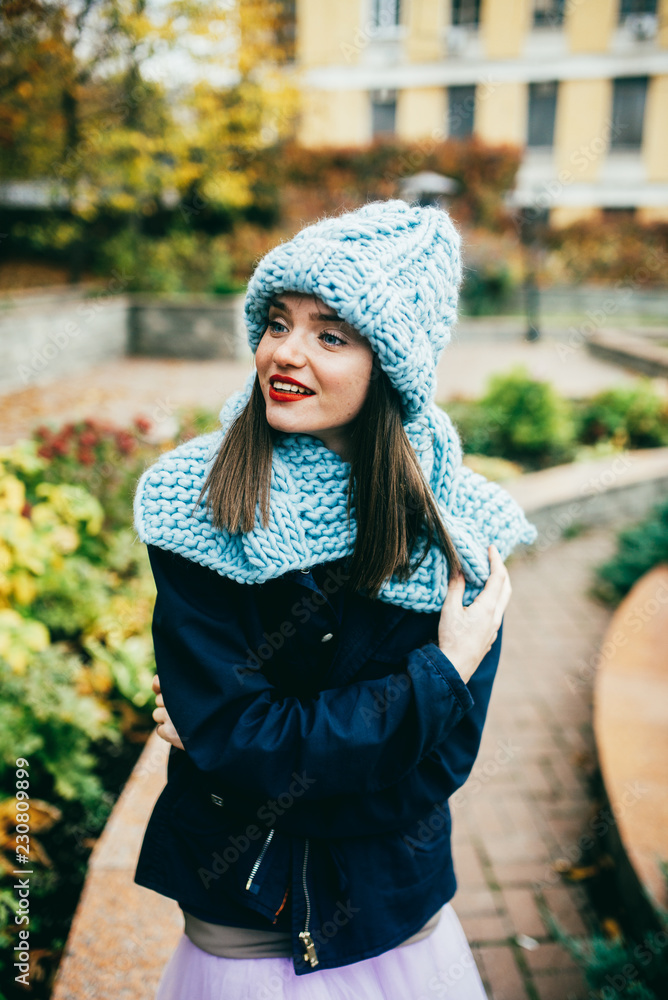 Obraz premium walk on the autumn park