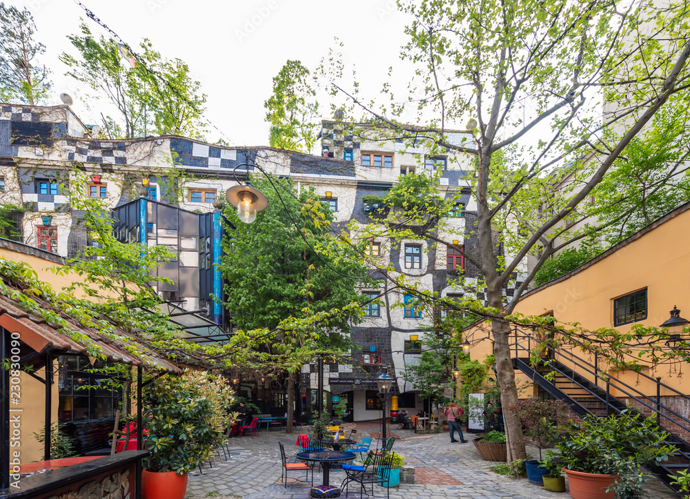 Fototapeta premium street in city of vienna