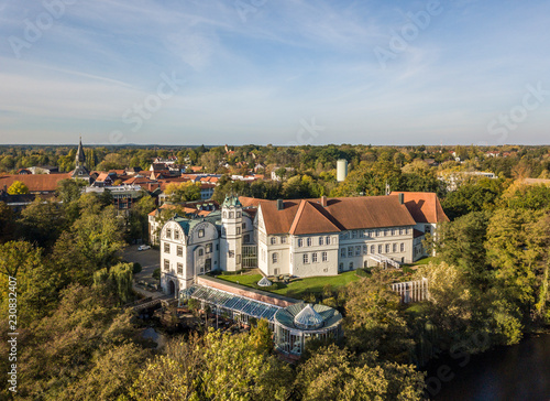 Obraz na płótnie Aerial view of Gifhorn Castle in autumn w salonie