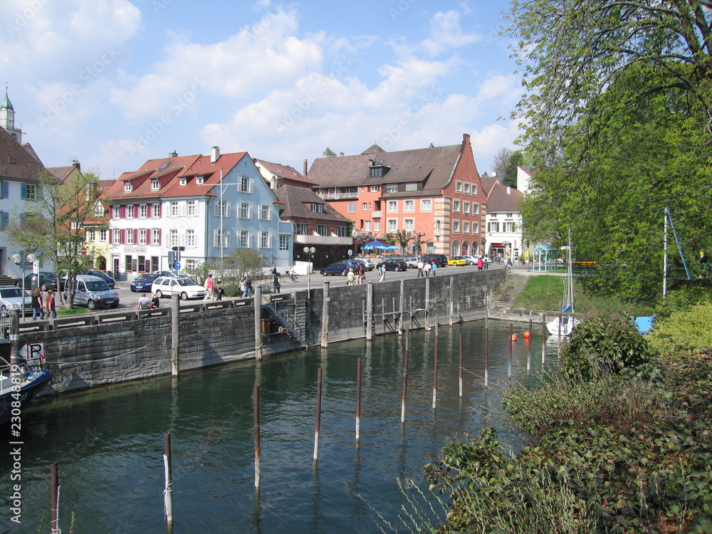 Obraz premium Hafenbecken im Frühjahr in Überlingen