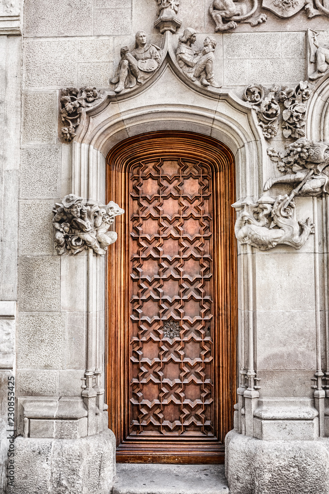 Obraz premium Architektura Fragment drzwi w Barcelonie