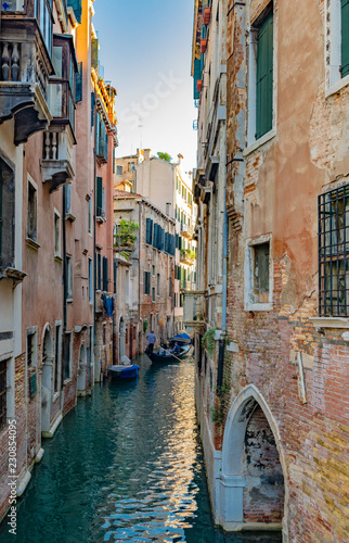 Fototapeta Naklejka Na Ścianę i Meble -  old canals houses and streets of venice