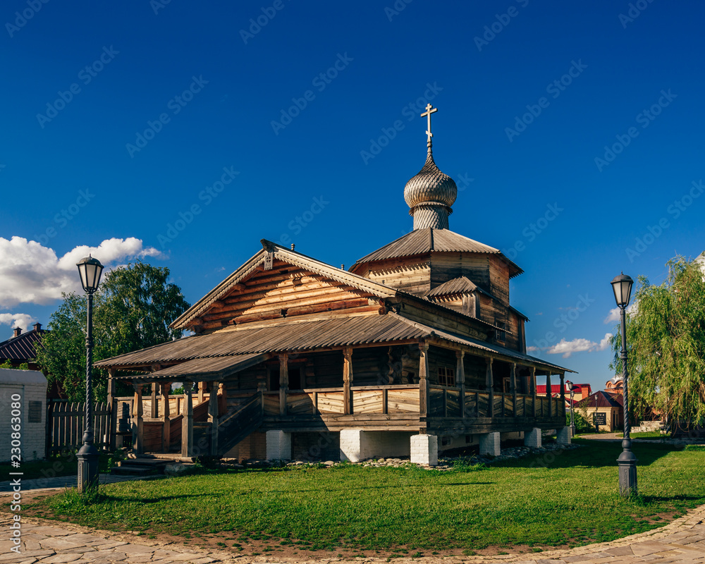 Φωτογραφία Wooden Holy Trinity Church of John-Baptist Monastery in City-Island Sviyazhsk