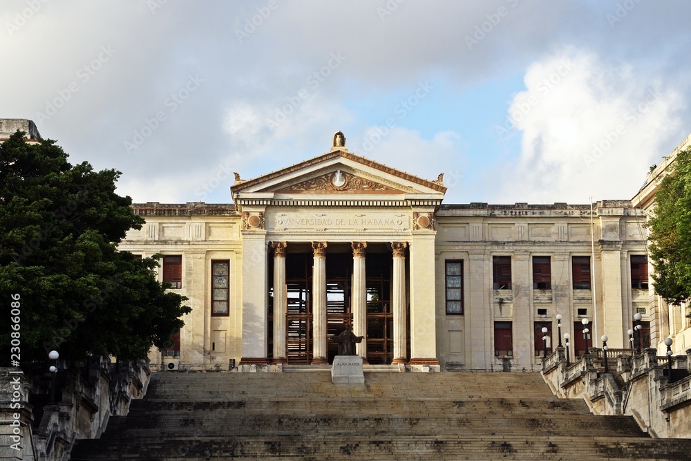 La Universidad de la Habana en Cuba.