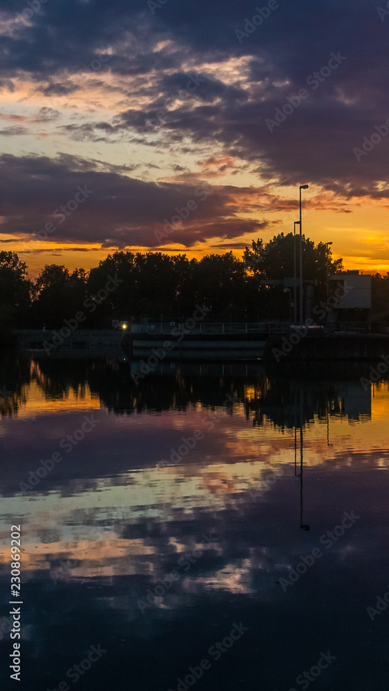 Naklejka premium Smartphone HD wallpaper of Beautiful sunset near Plattling - Bavaria - Germany