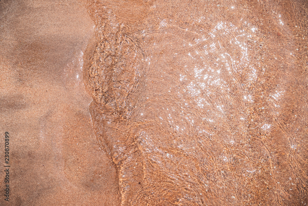 Wellen am Sandstrand als Hintergrund - Textur