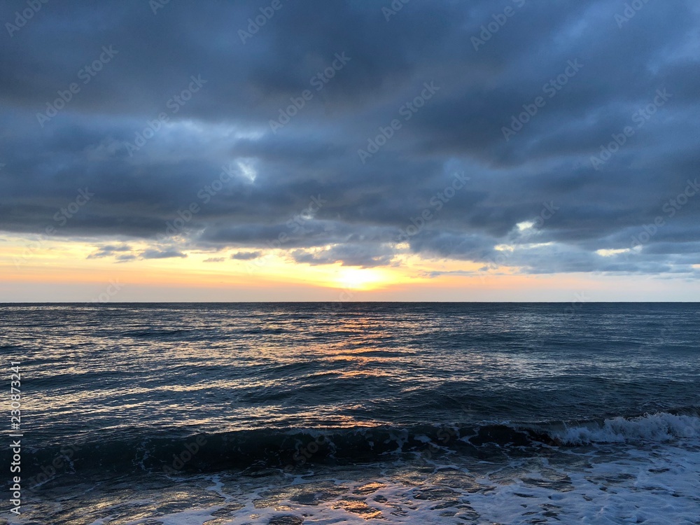 Obraz premium sunset over the sea