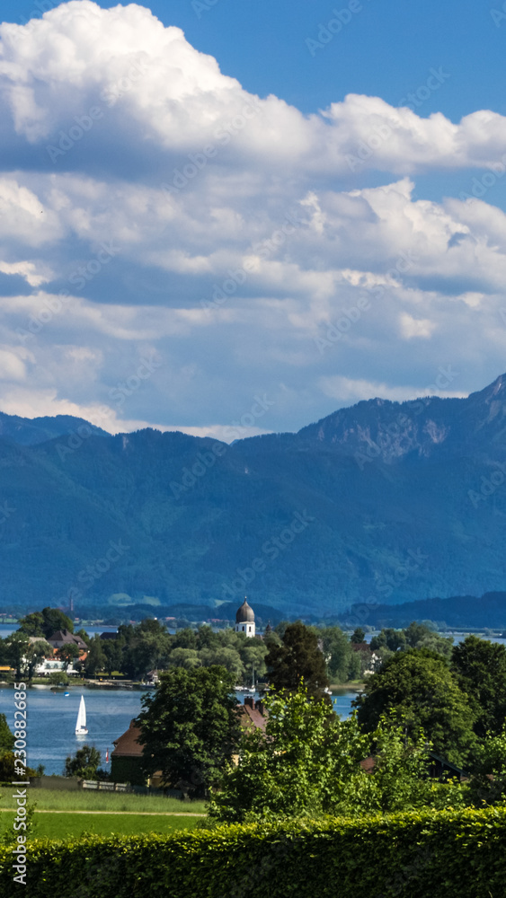 Smartphone HD wallpaper of beautiful alpine view at the Chiemsee - Gstadt - Bavaria