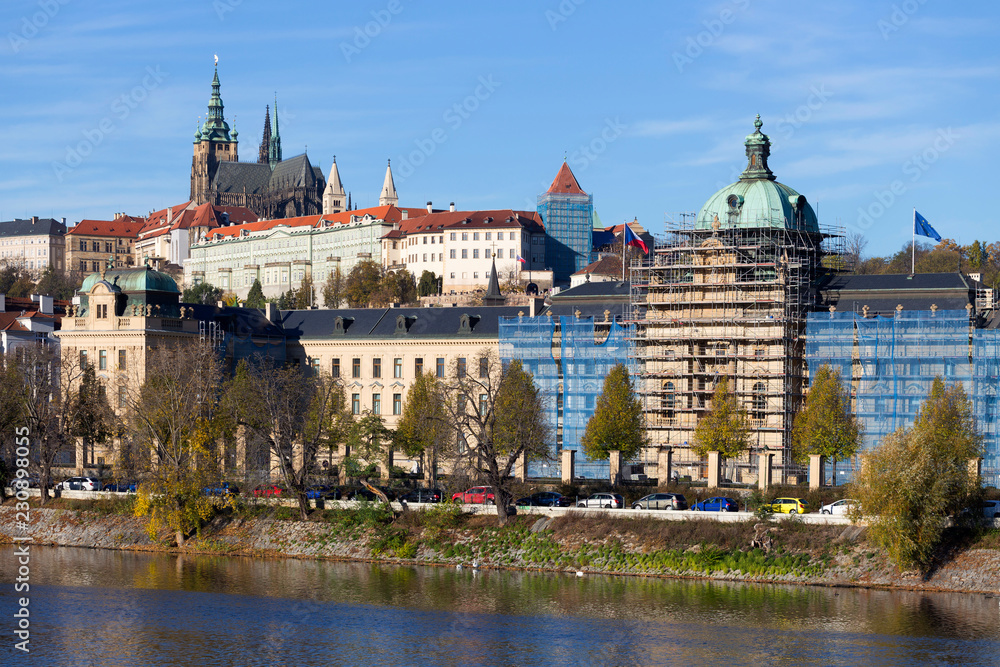 Fototapeta premium Colorful autumn Prague gothic Castle with the Lesser Town above River Vltava in the sunny Day, Czech Republic