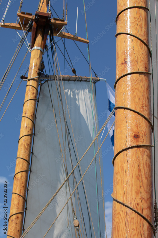 Φωτογραφία Looking at an unfurled sail and rigging of a 3-masted schooner on its way to the Island of Nicklösa in the Åland Islands, Finland