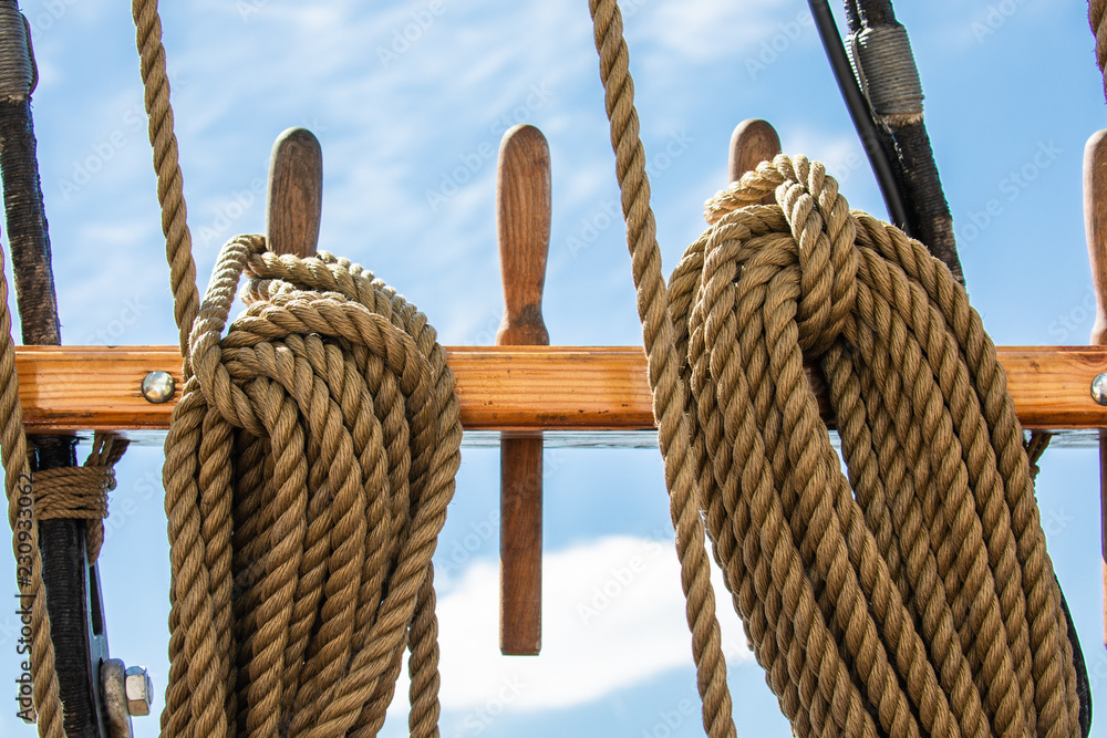 Φωτογραφία Coiled lines secured on belaying pins on a traditionally rigged 3-masted schooner on its way to the Island of Nicklösa in the Åland Islands, Finland