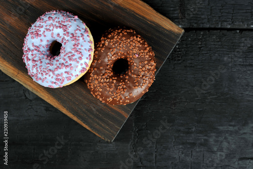 round donuts-on a dark background