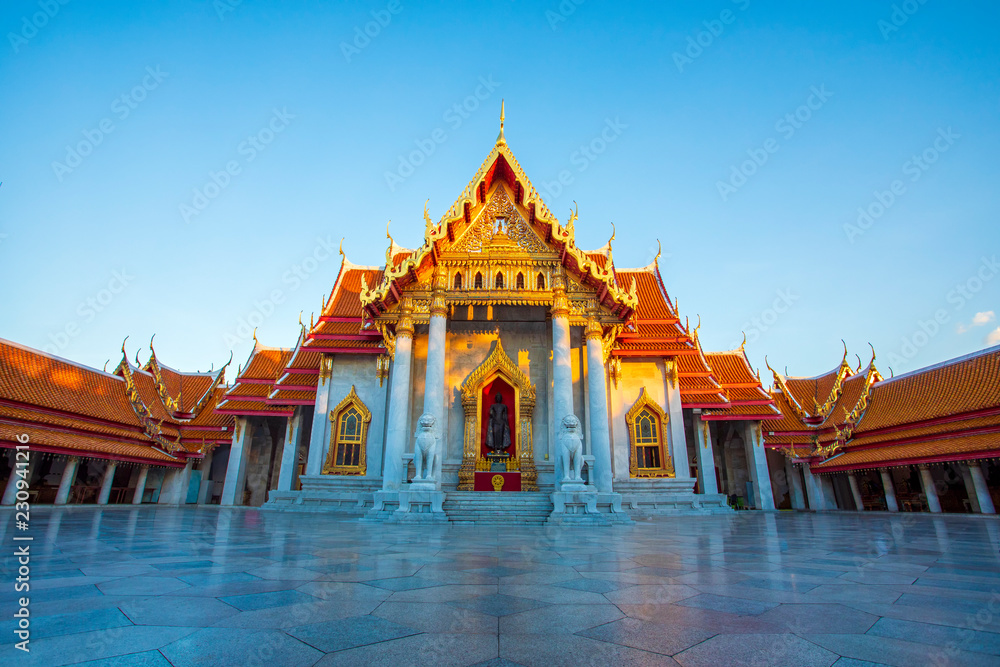 Obraz premium wat benchamabophit ,marble temple one of most popular traveling destination in bangkok thailand