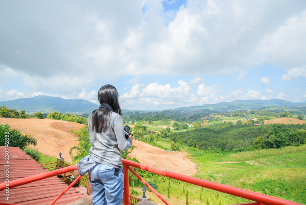 Those who do not see the face are viewing the natural landscape.