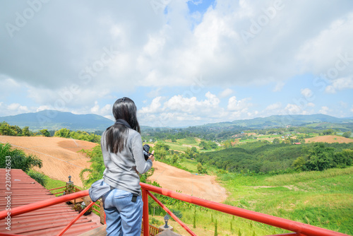 Wallpaper Mural Those who do not see the face are viewing the natural landscape. Torontodigital.ca