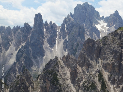 Włochy, Dolomity - górski krajobraz na szlaku wokół Tre Cime