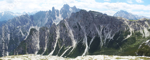 Włochy, Dolomity - górski krajobraz na szlaku wokół Tre Cime