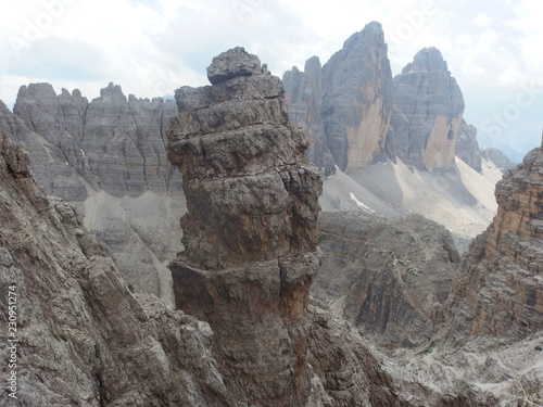 Włochy, Dolomity - widok na szlaku w masywie Monte Paterno