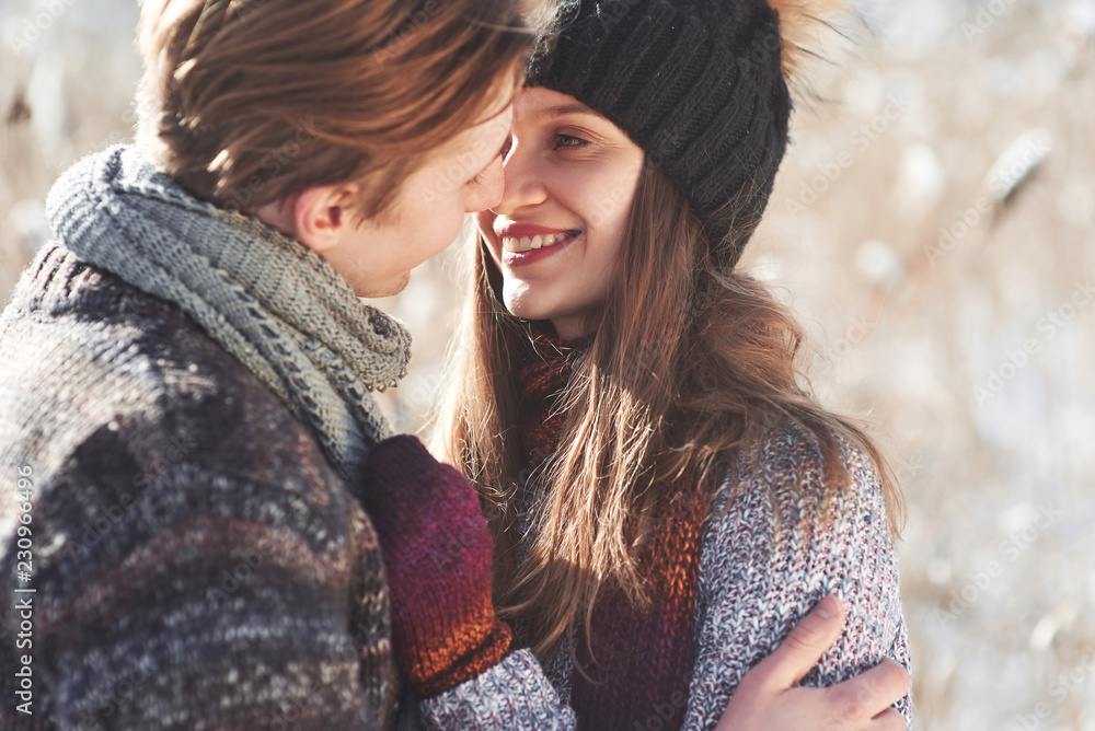Ταπετσαρία Cheerful young couple having fun in winter park