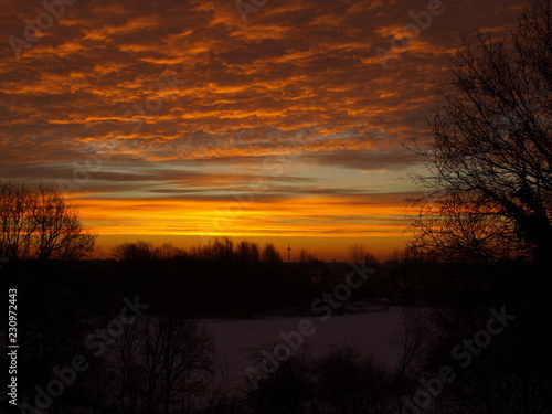 Fototapeta Naklejka Na Ścianę i Meble -  Sonnenaufgangsstimmung in Wesel