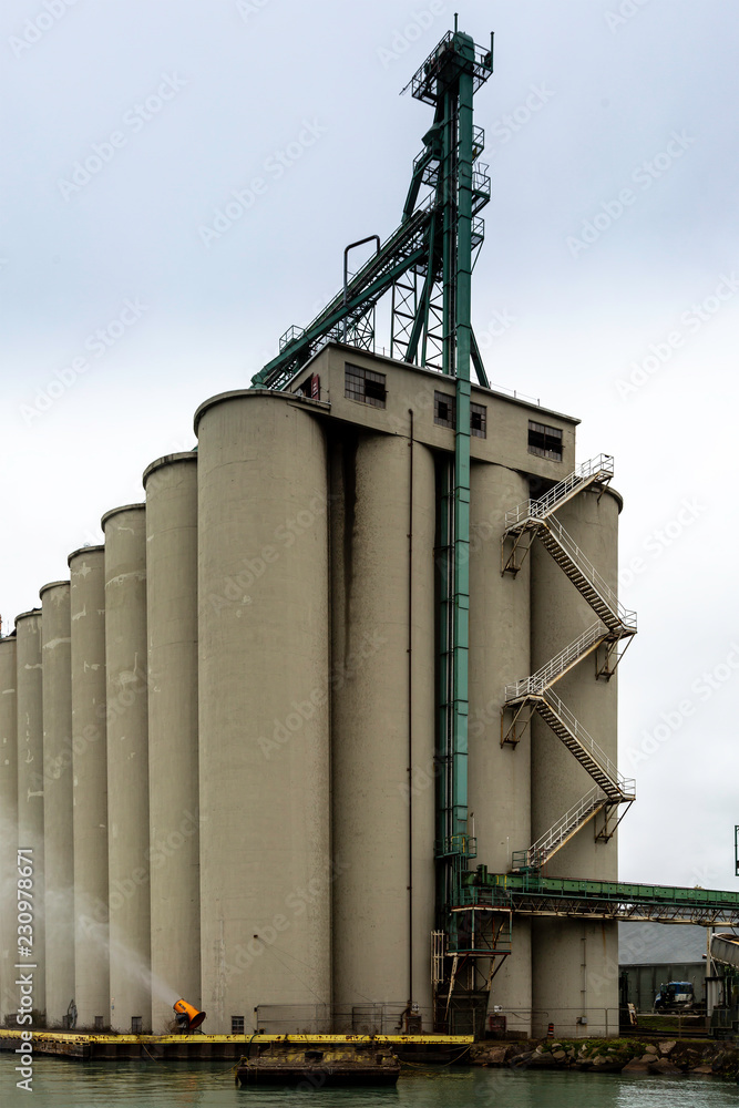 Obraz premium Grain Elevators