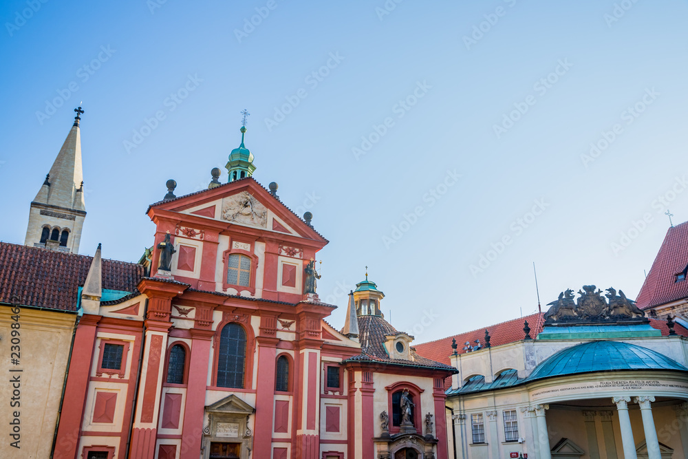 La Basilique Saint-Georges dans le Château Royal de Prague