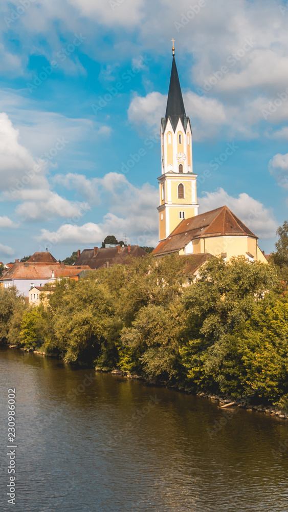 Smartphone HD wallpaper of Beautiful view near Vilshofen - Danube