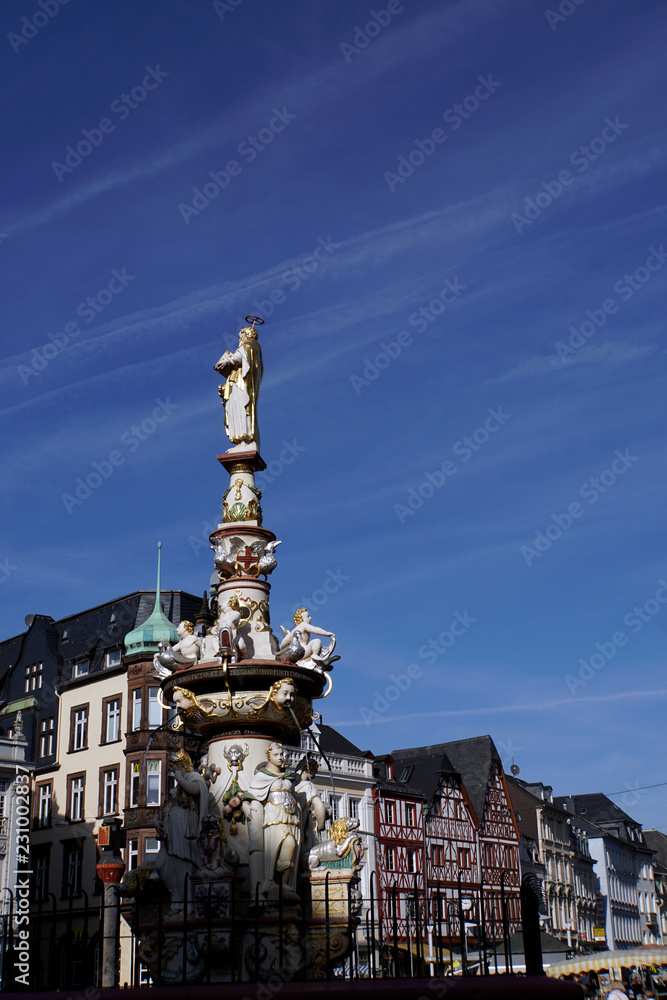 Obraz premium Petrusbrunnen oder Marktbrunnen auf dem Hauptmarkt