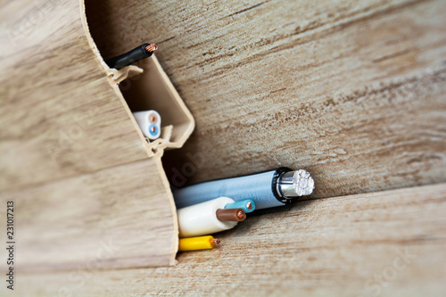 Fotografie wires in the floor skirting.laying wires under the plinth