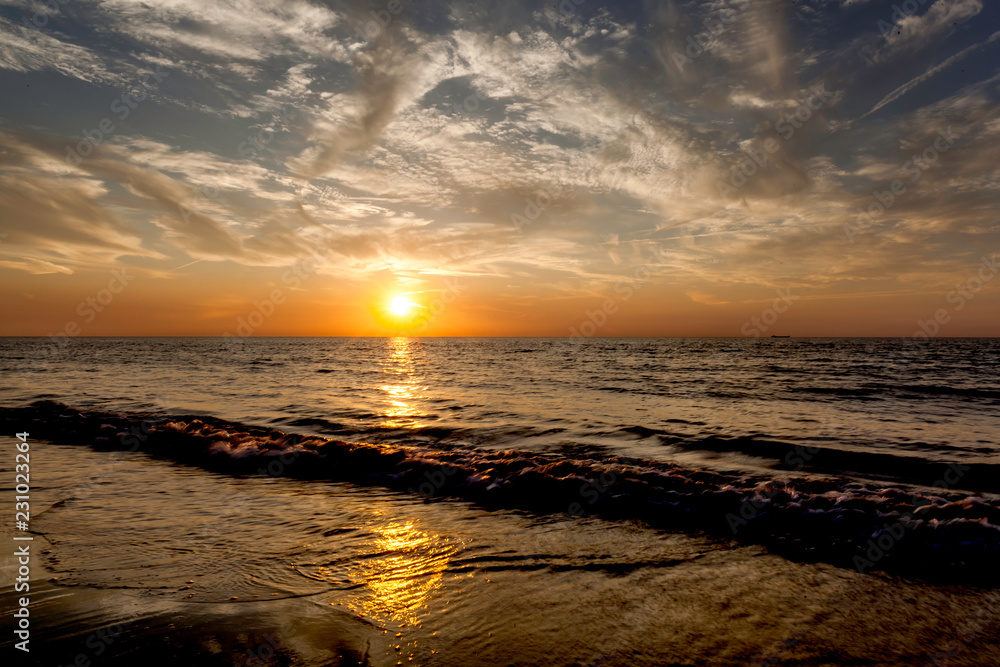 Obraz premium sunset on the beach