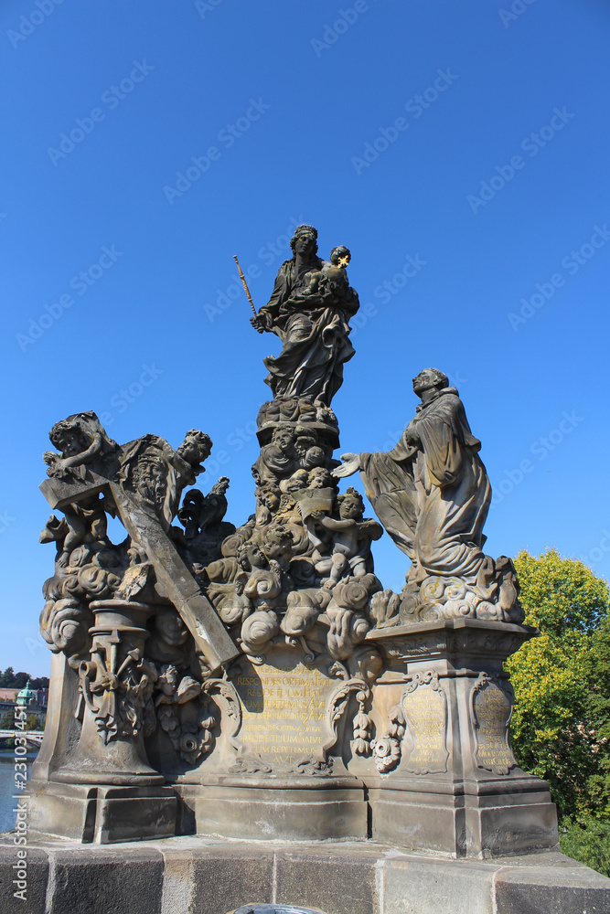 Obraz premium Sculpture on Charles Bridge in Prague