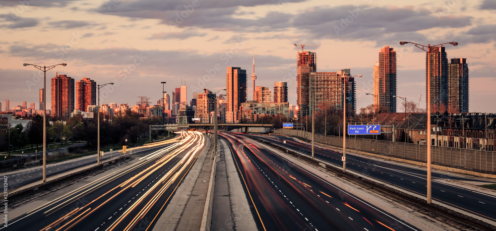 Fototapeta premium Toronto Skyline i Gardiner Expressway