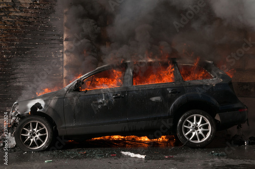 Bild auf Leinwand automobile in fiamme