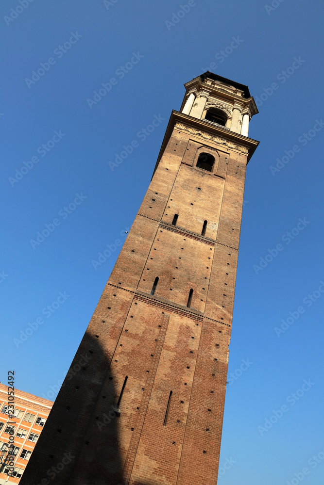 Fototapeta premium campanile del duomo di torino in piemonte in italia