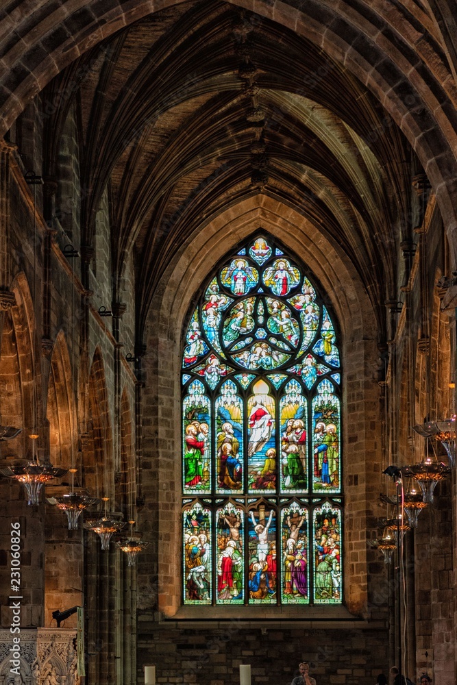 Buntes Kirchenfenster in Kathedrale - Edinburgh / Schottland