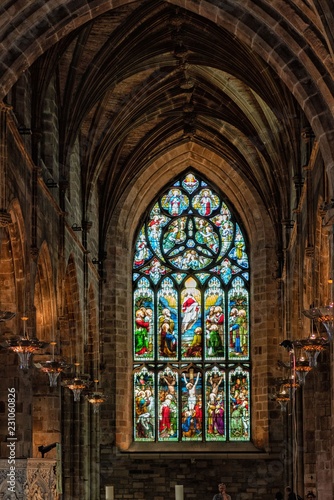 Buntes Kirchenfenster in Kathedrale - Edinburgh / Schottland