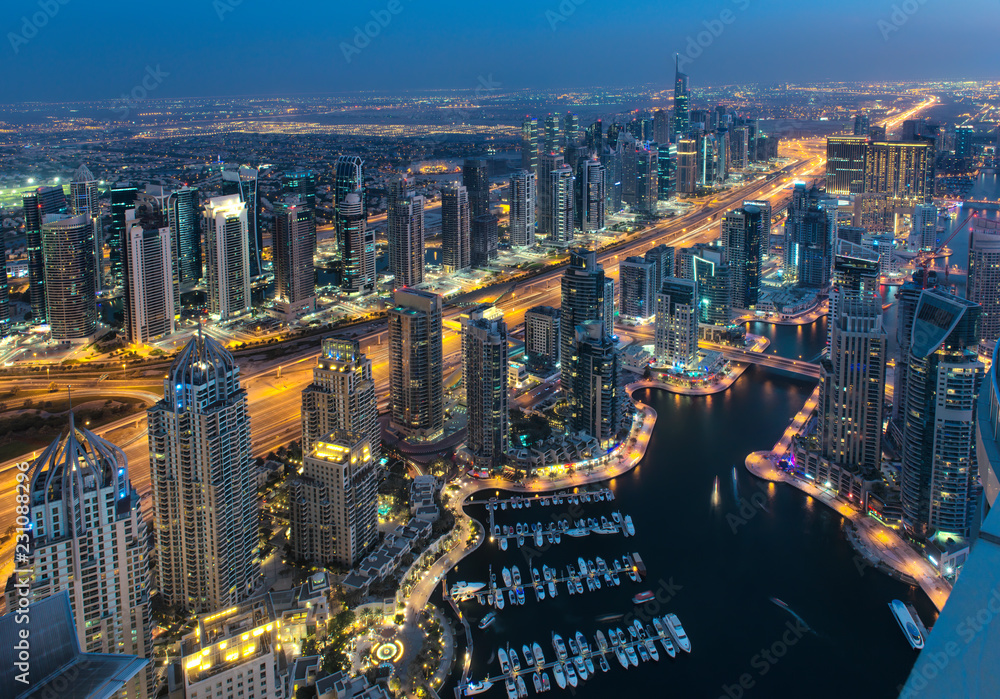 Naklejka premium Dubai Marina at night, sunset in Dubai Marina