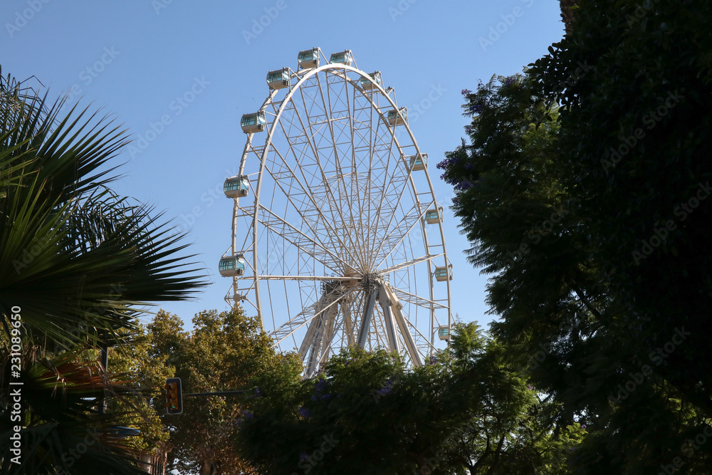 Fototapeta premium ferris wheel in the park against blue sky