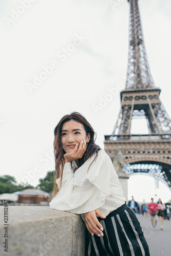 Photography young woman in paris