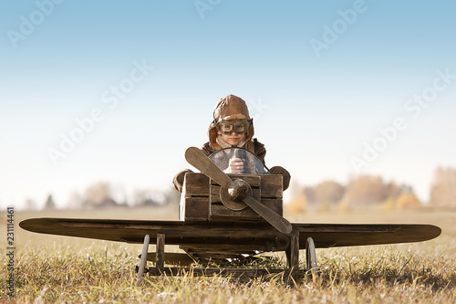 Bilde på lerret Portrait of the young aviator in a toy airplane child