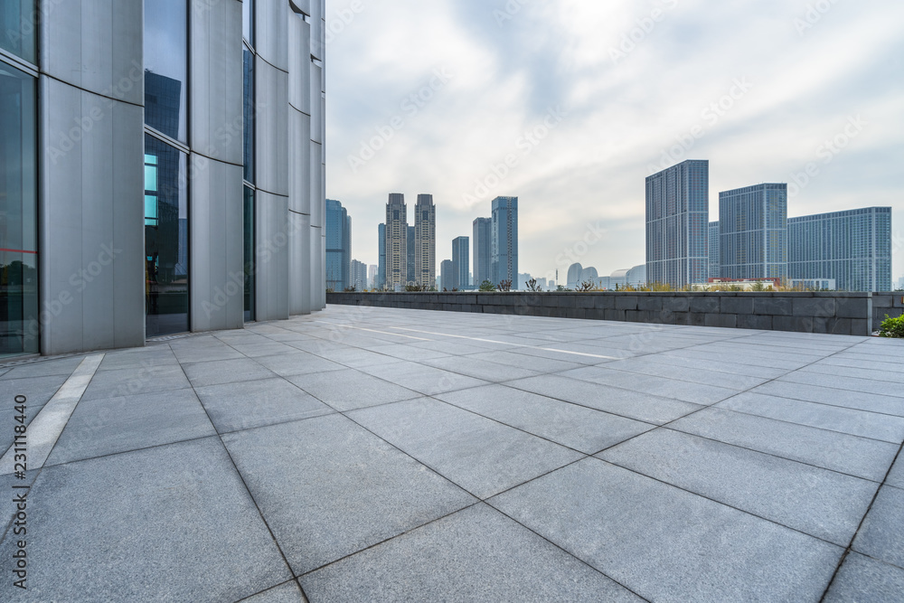 Fototapeta premium Panoramic skyline and buildings with empty square floor