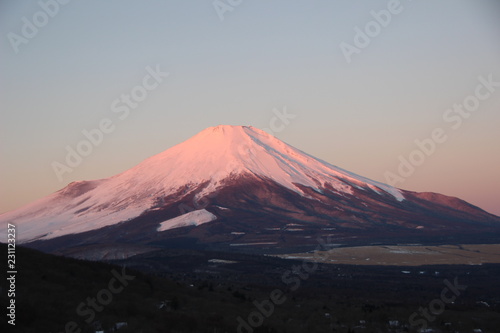 朝日の当たる富士