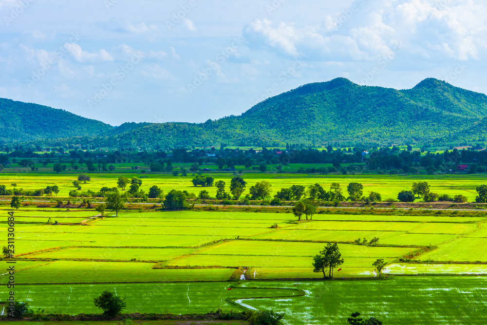 Obraz premium Beautiful landscape view of hill and mountain with cloud sky.