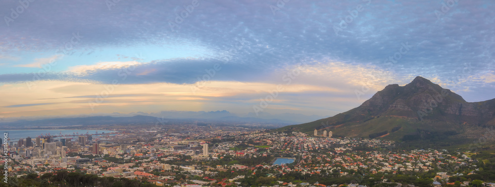 Obraz premium Cape Town City At Sunset And Blue Hour
