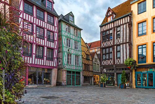 Fototapeta Naklejka Na Ścianę i Meble -  medieval square with typical houses in old town of Rouen, Normandy, France