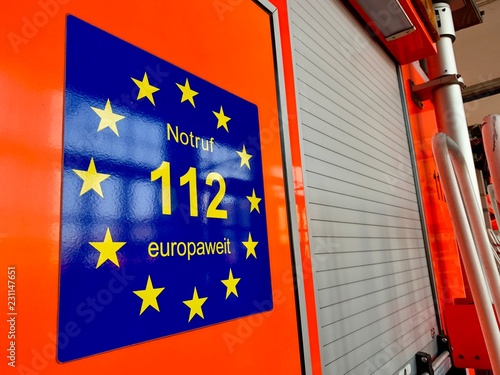Feuerwehrauto mit Notruf 112