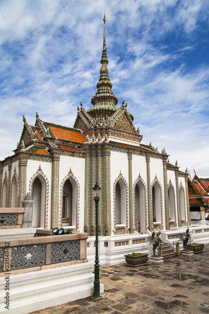 Fototapeta premium Phra Wiharn Yod at Wat Phra Kaew