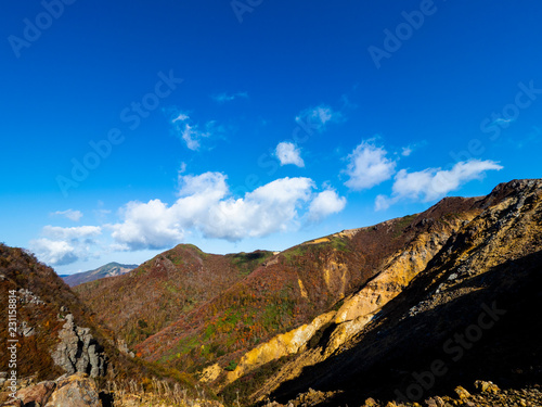 那須岳峰の茶屋跡避難小屋から朝日岳への登山道 photo